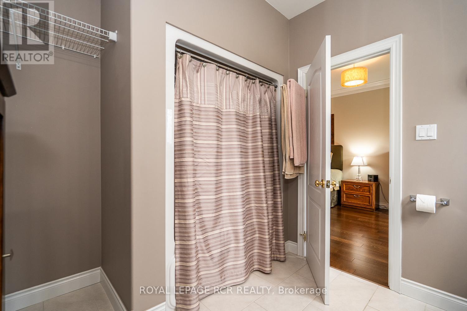Photo 19 of 39 Dinnick Crescent, Orangeville ON