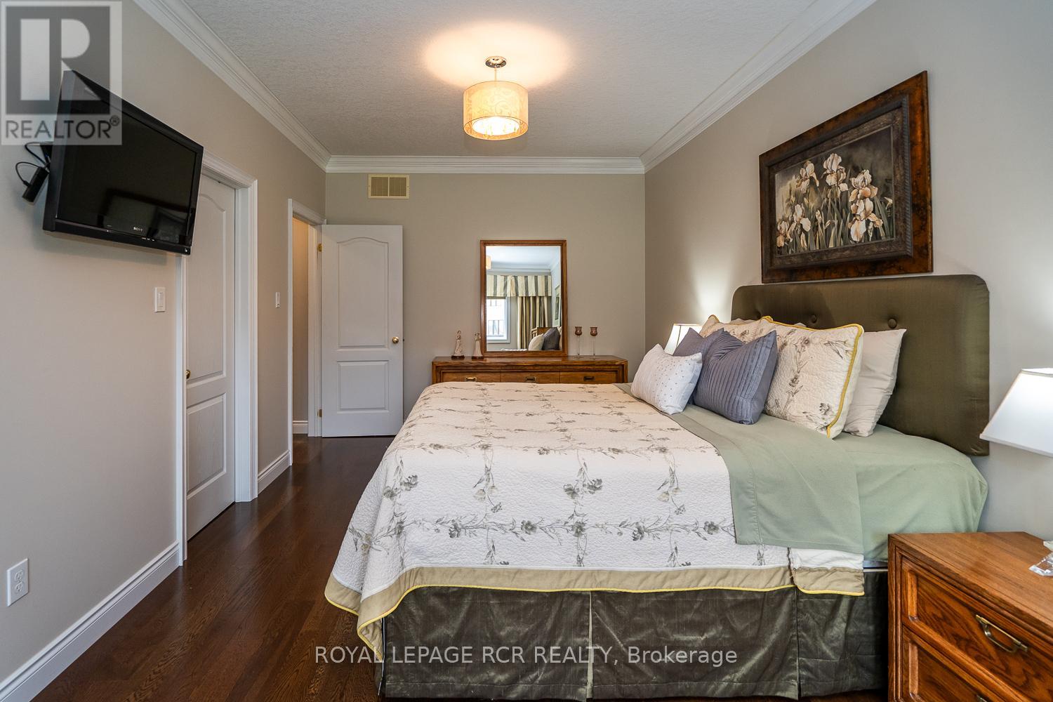Photo 16 of 39 Dinnick Crescent, Orangeville ON