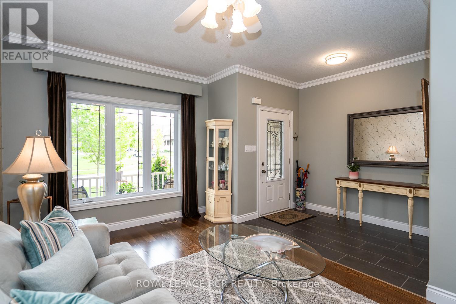 Photo 13 of 39 Dinnick Crescent, Orangeville ON