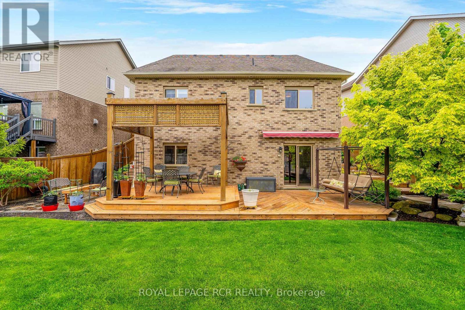 Photo 32 of 39 Dinnick Crescent, Orangeville ON