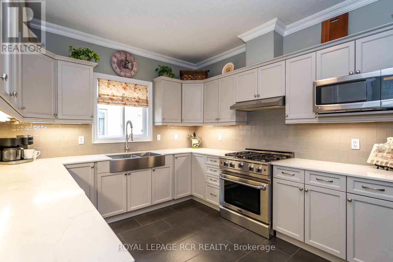 Photo 4 of 39 Dinnick Crescent, Orangeville ON