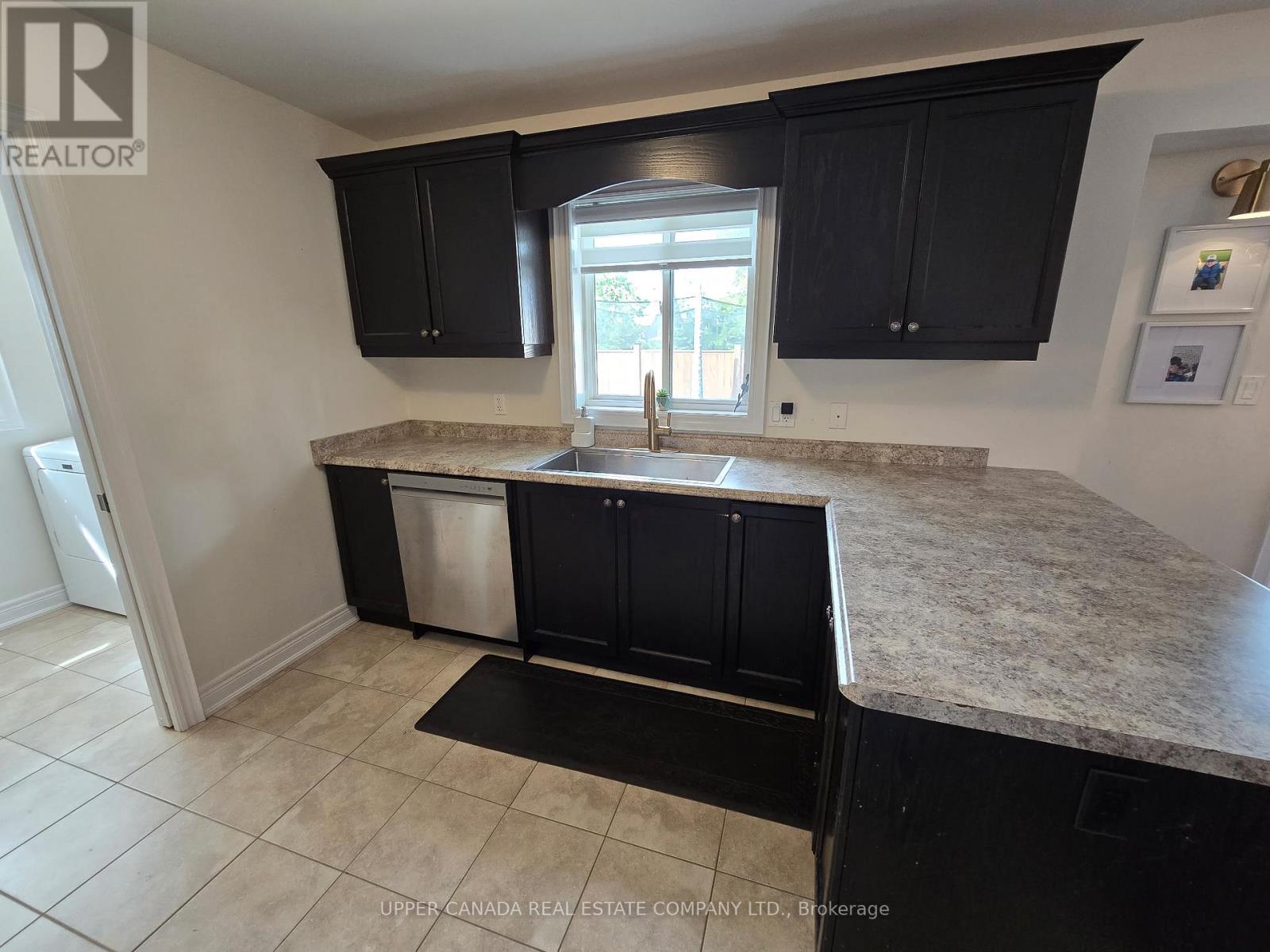 Photo 6 of 47 Elmwood Avenue N, Fort Erie ON