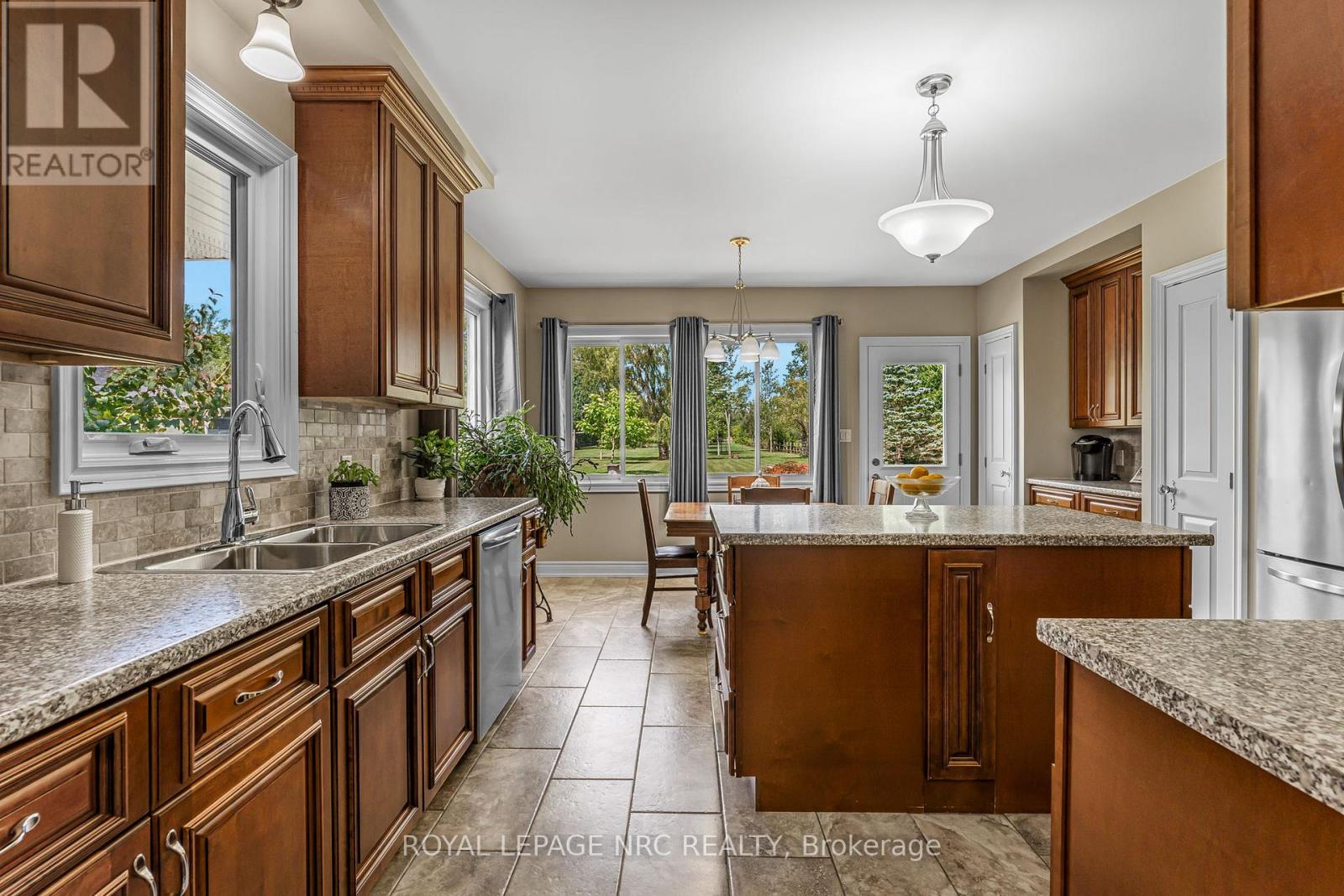 Photo 11 of 880 Edgemere Road, Fort Erie ON