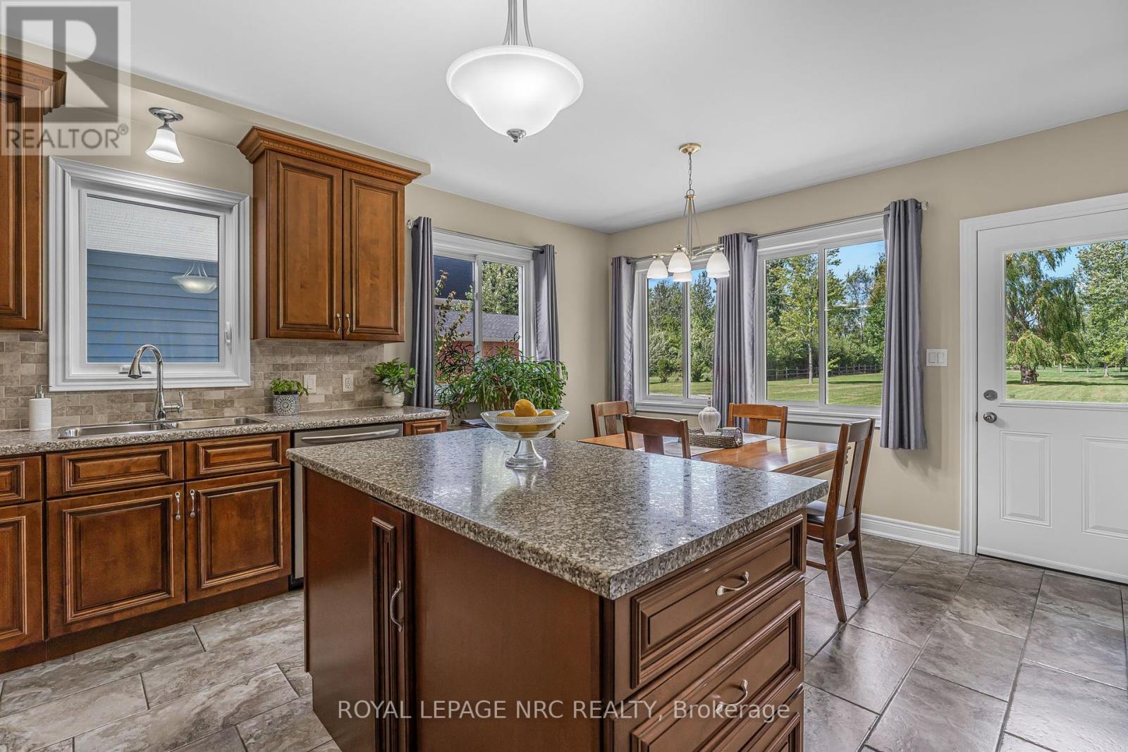 Photo 12 of 880 Edgemere Road, Fort Erie ON