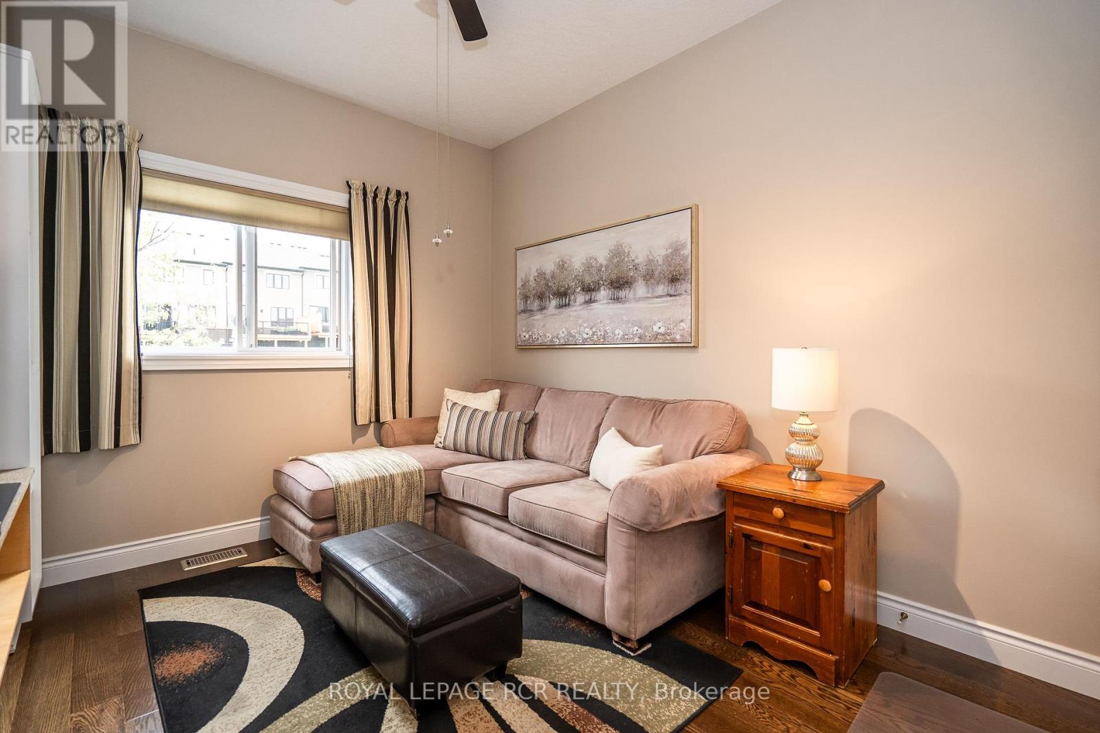 Photo 20 of 39 Dinnick Crescent, Orangeville ON