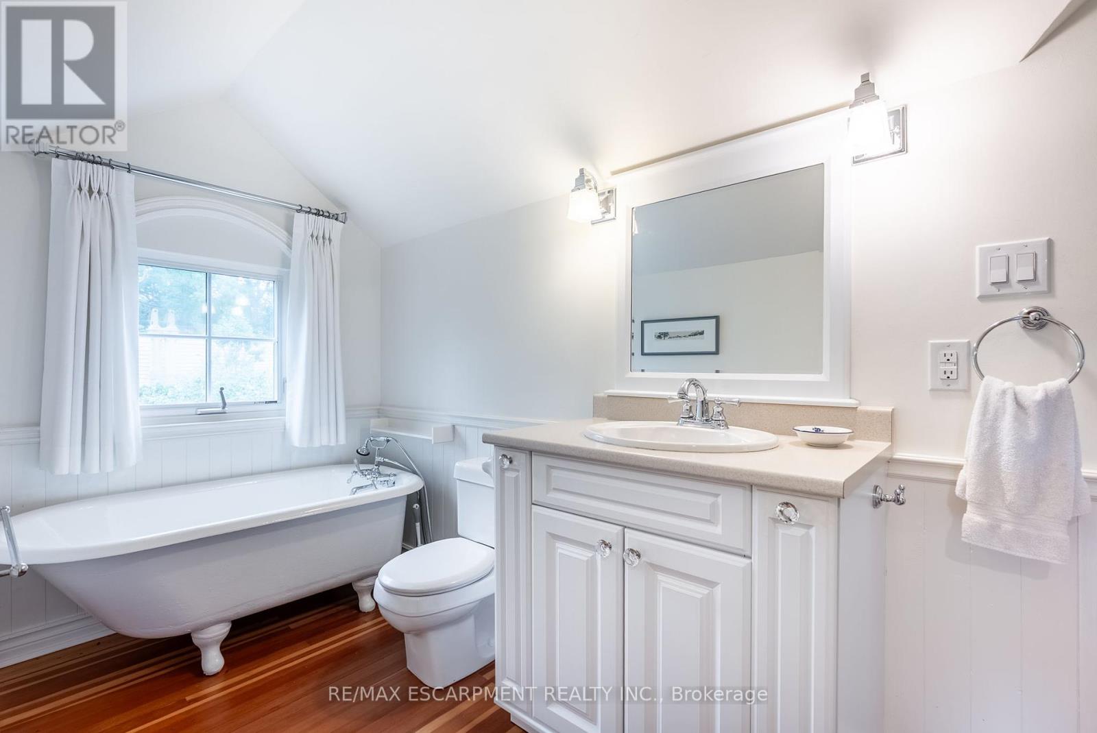 Photo 35 of 158 Dalewood Crescent, Hamilton ON