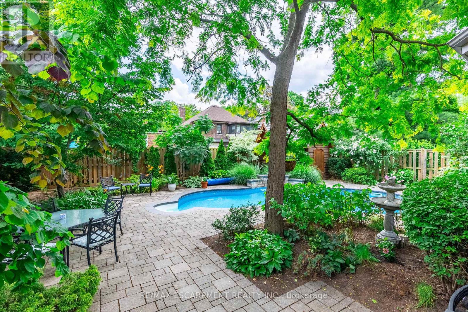 Photo 39 of 158 Dalewood Crescent, Hamilton ON