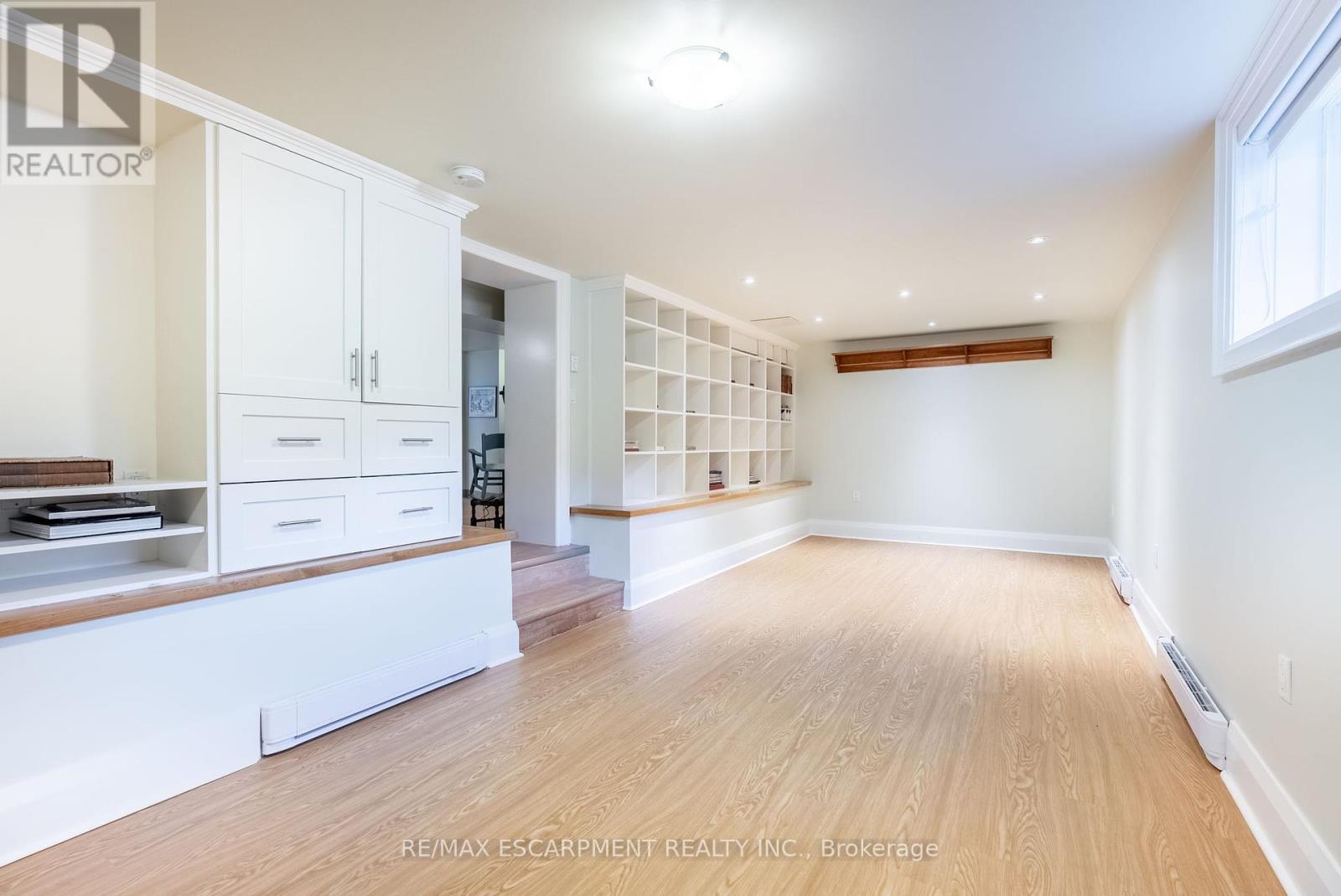 Photo 36 of 158 Dalewood Crescent, Hamilton ON