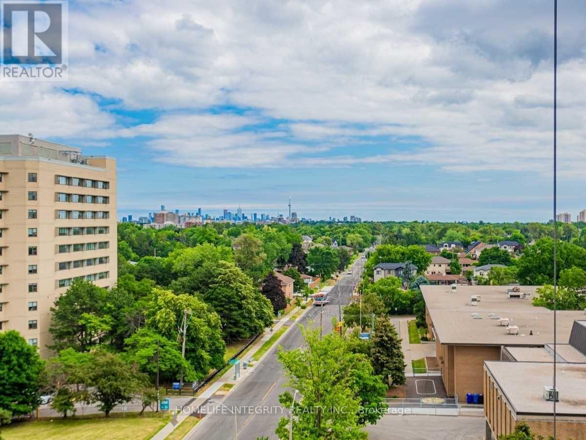 Photo 1 of 904 150 Neptune Drive, Toronto ON