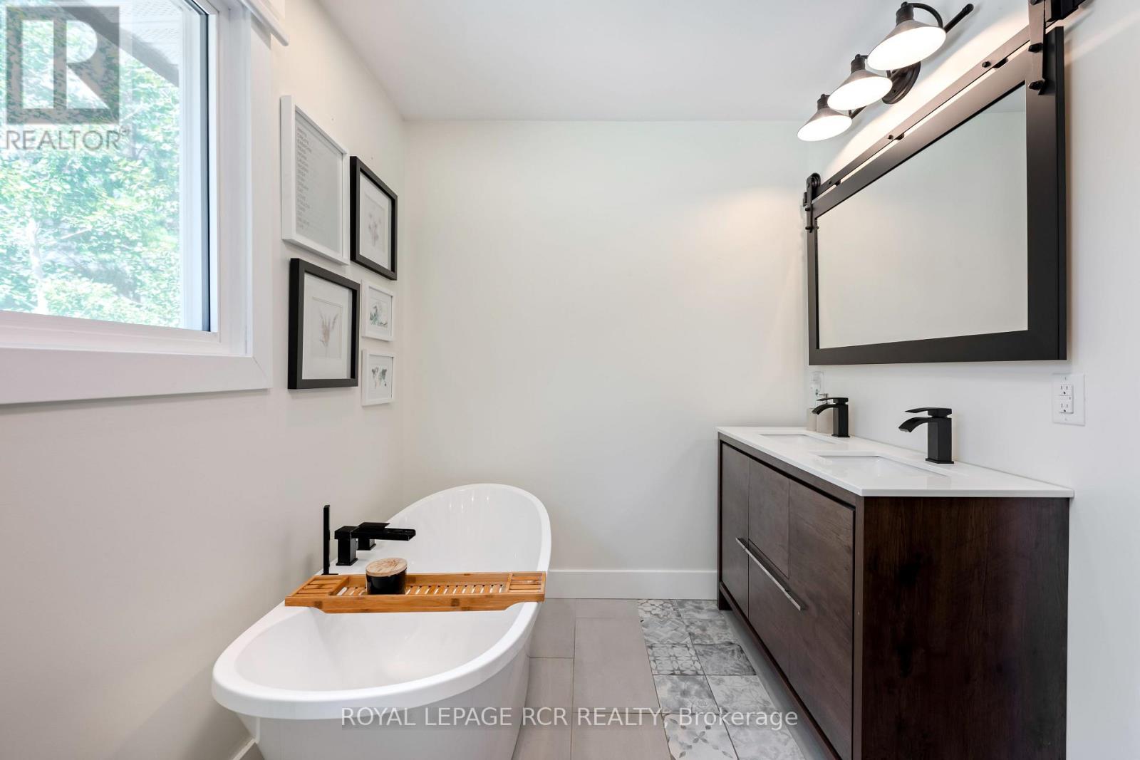 Photo 23 of 2534 Sunnidale Road, Springwater ON