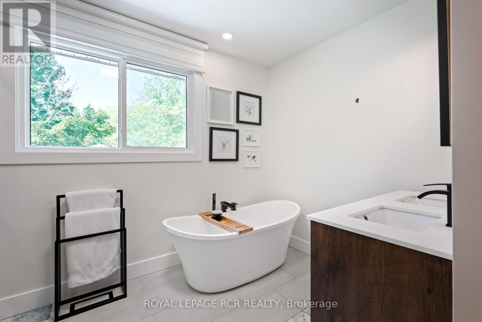 Photo 24 of 2534 Sunnidale Road, Springwater ON
