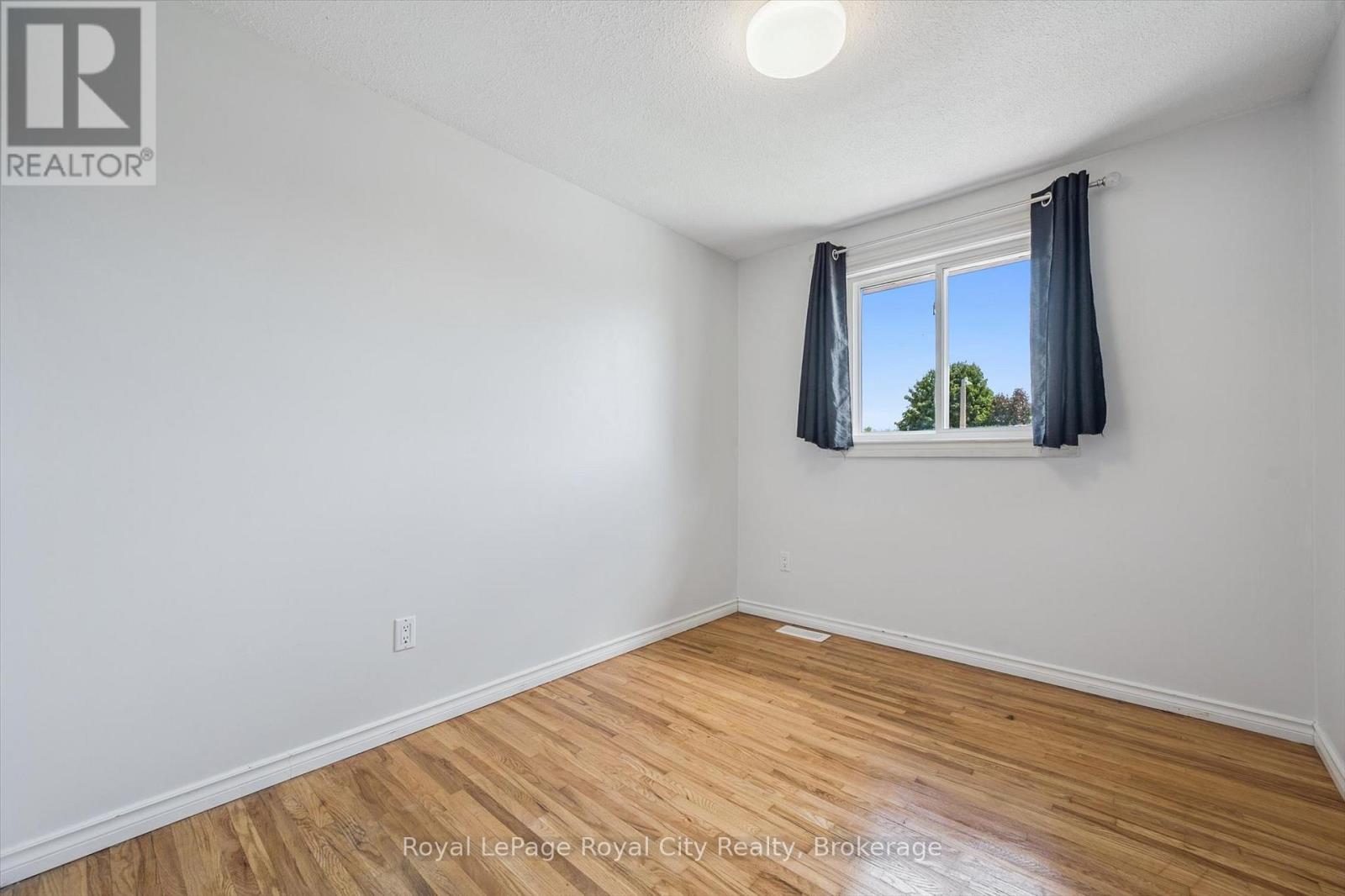 Photo 15 of 30 Leacock Avenue, Guelph ON