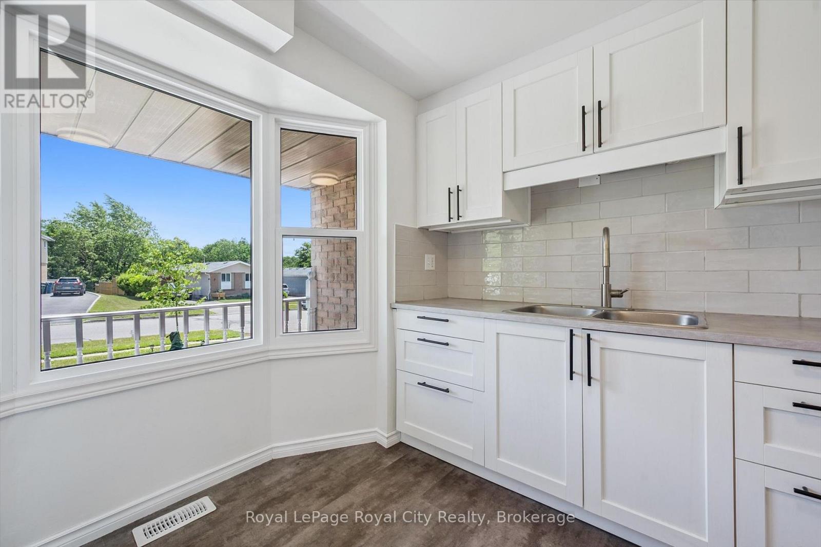 Photo 6 of 30 Leacock Avenue, Guelph ON