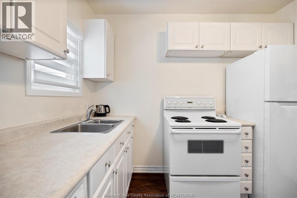Photo 10 of 933 Hanna Street East, Windsor ON