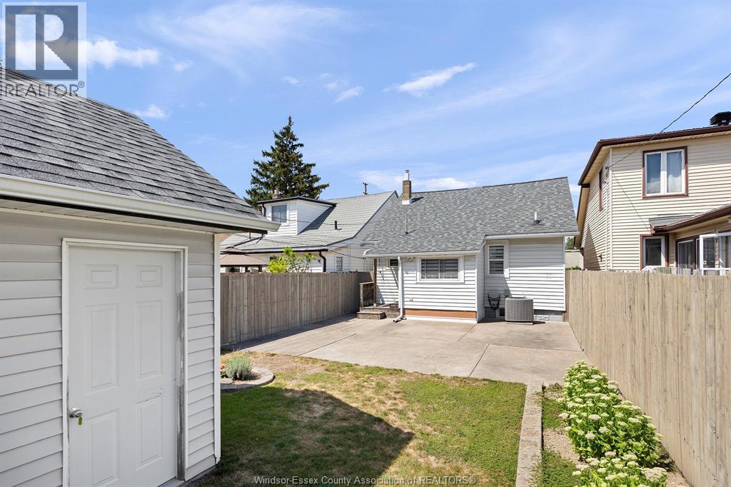 Photo 21 of 933 Hanna Street East, Windsor ON
