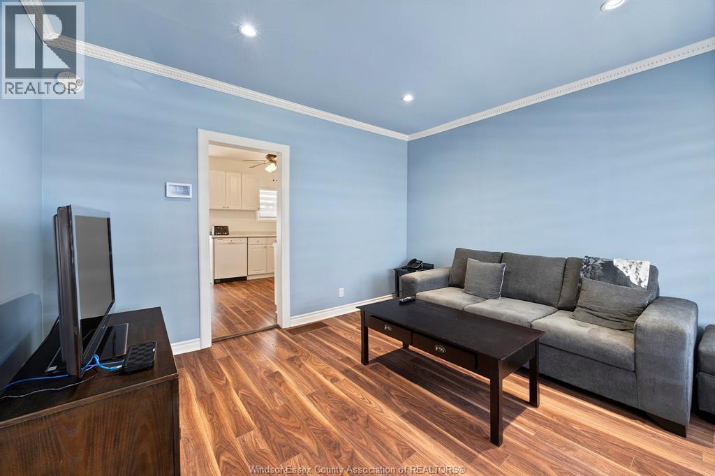 Photo 4 of 933 Hanna Street East, Windsor ON