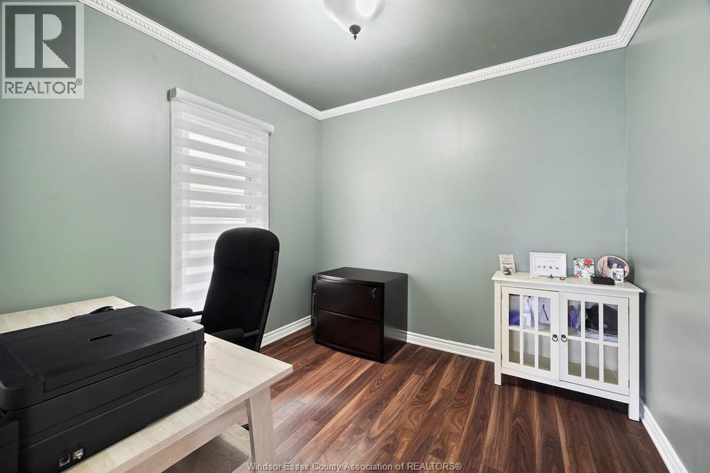 Photo 8 of 933 Hanna Street East, Windsor ON