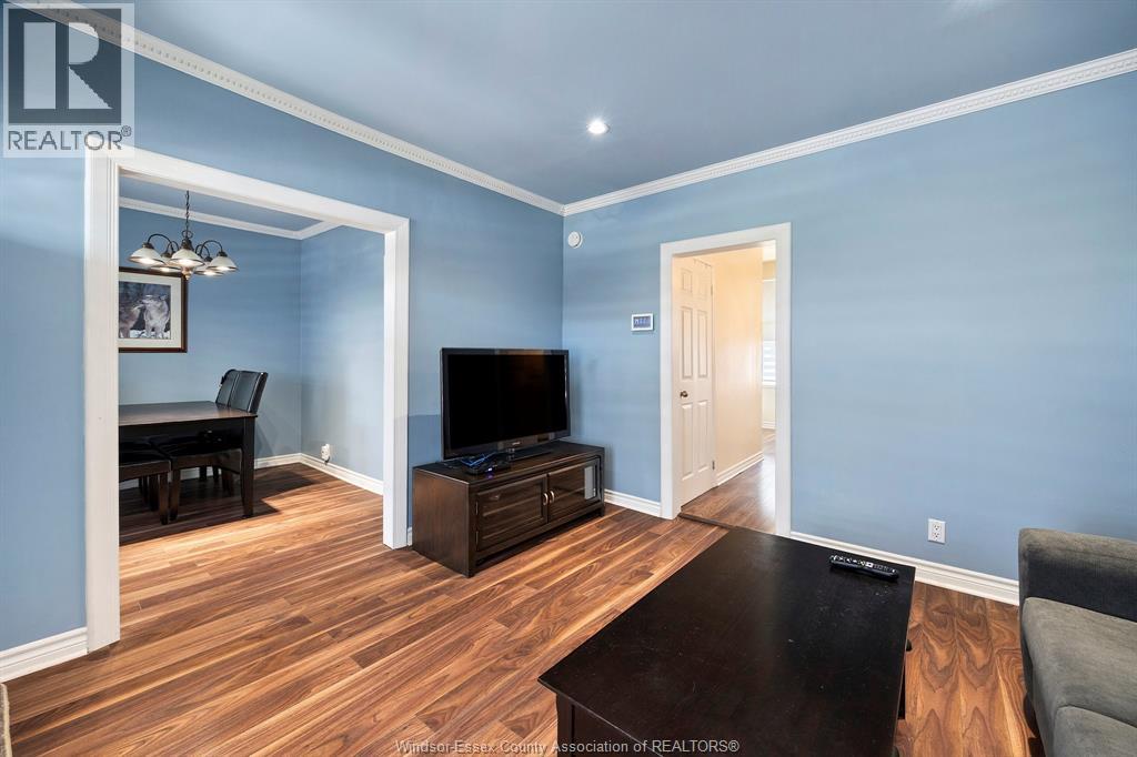 Photo 5 of 933 Hanna Street East, Windsor ON