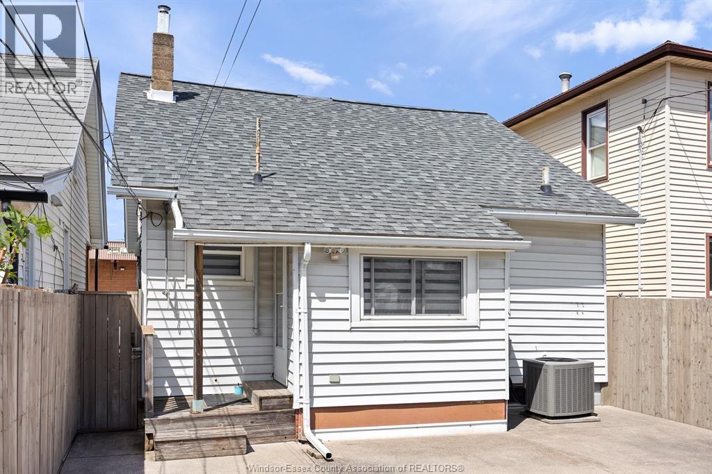 Photo 22 of 933 Hanna Street East, Windsor ON