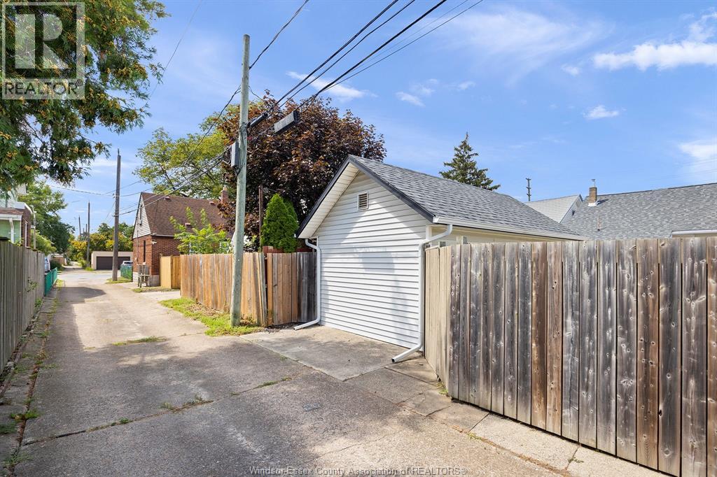 Photo 24 of 933 Hanna Street East, Windsor ON