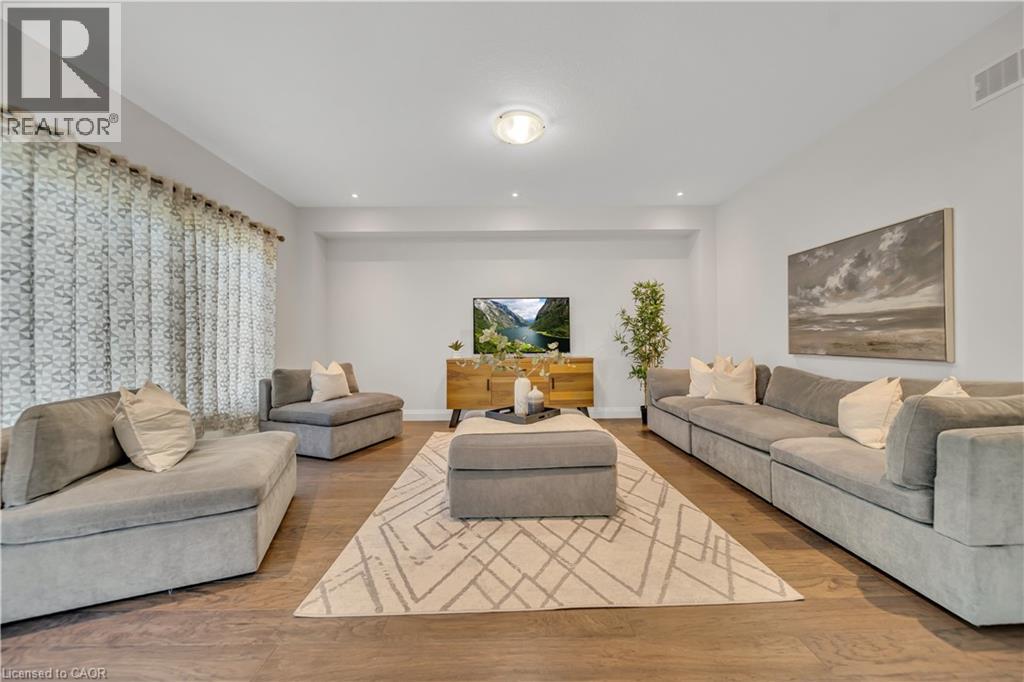 Photo 11 of 317 Blair Creek Drive Drive, Kitchener ON