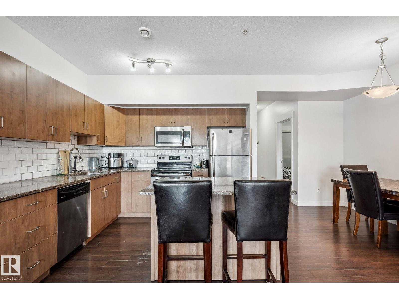 Photo 5 of 209 10518 113 St Nw, Edmonton AB