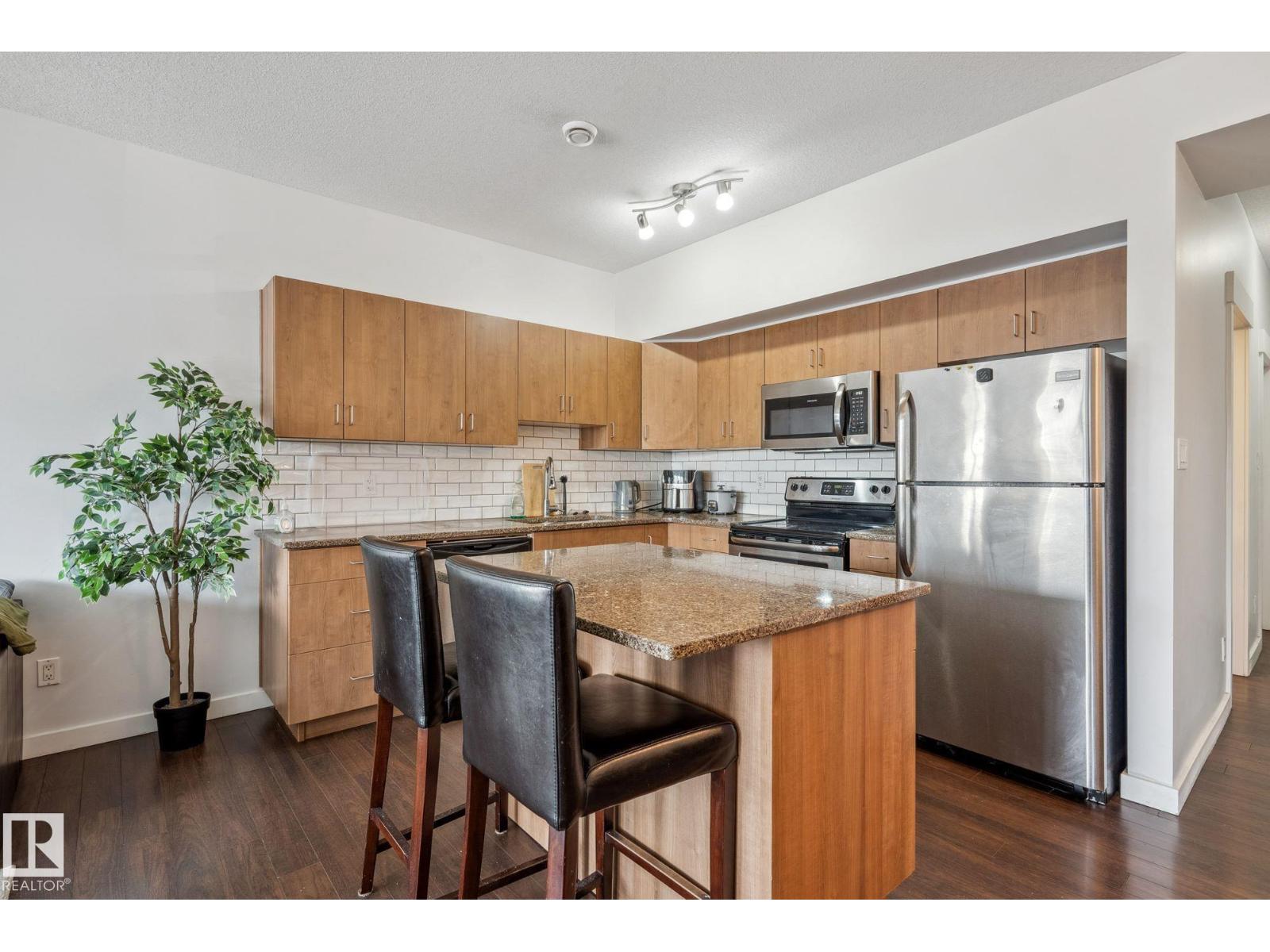 Photo 7 of 209 10518 113 St Nw, Edmonton AB