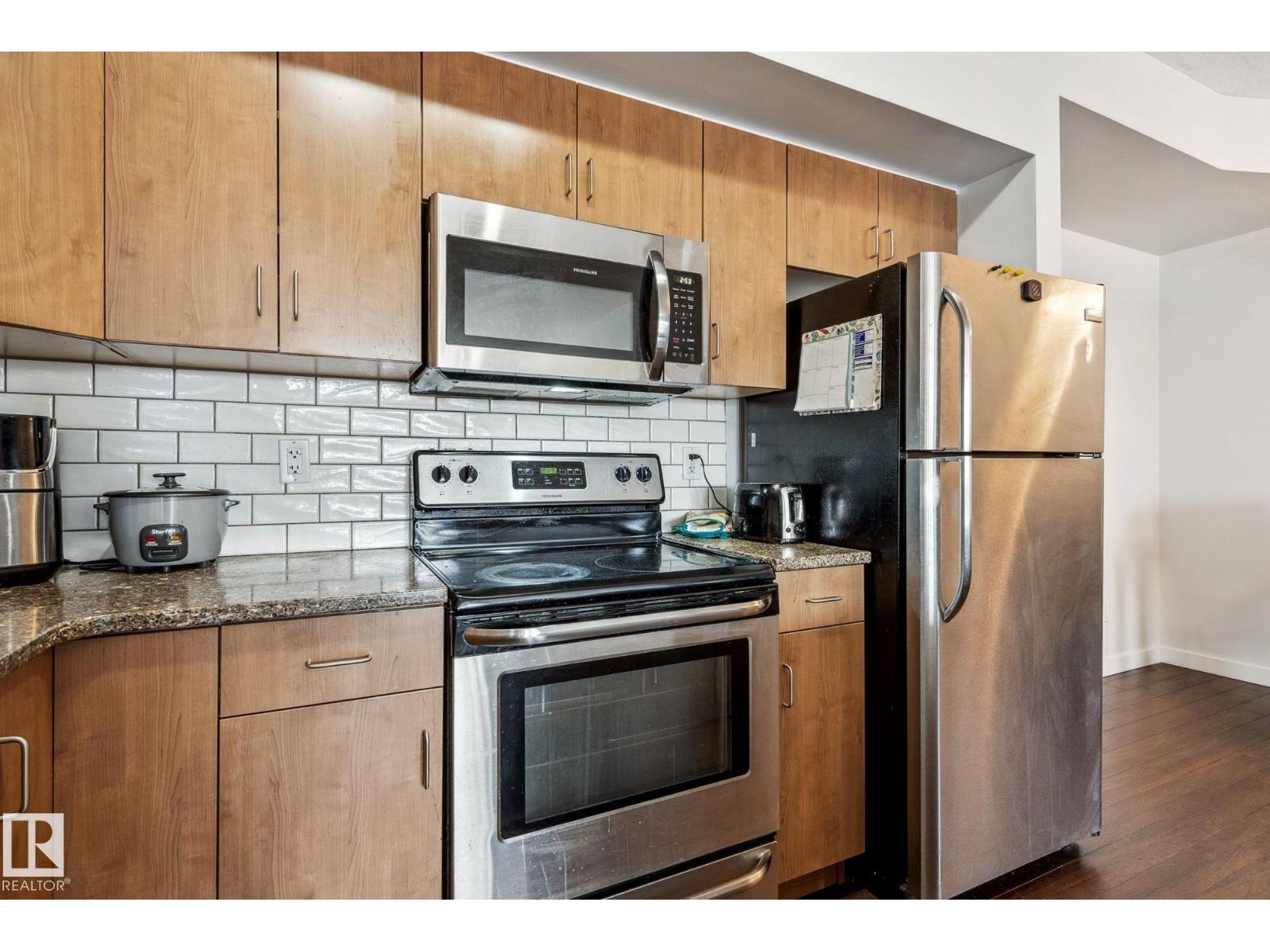 Photo 9 of 209 10518 113 St Nw, Edmonton AB