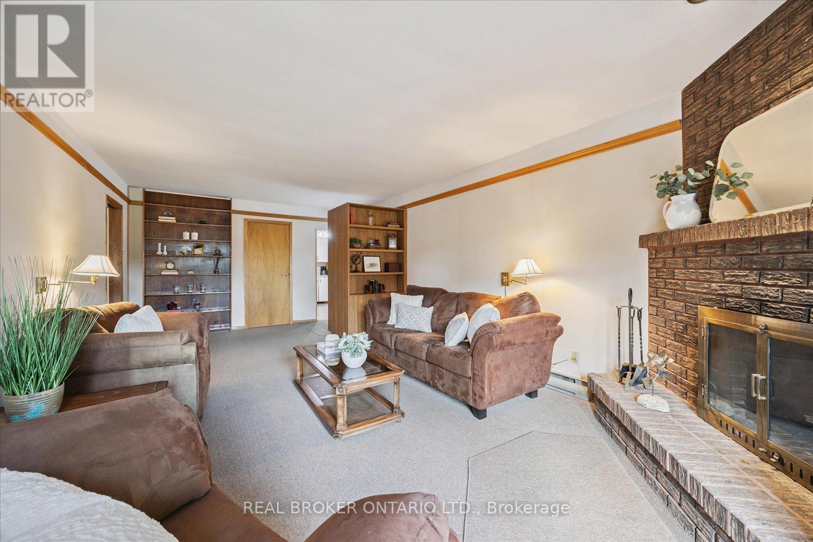 Photo 11 of 89 Pontiac Avenue, Oshawa ON