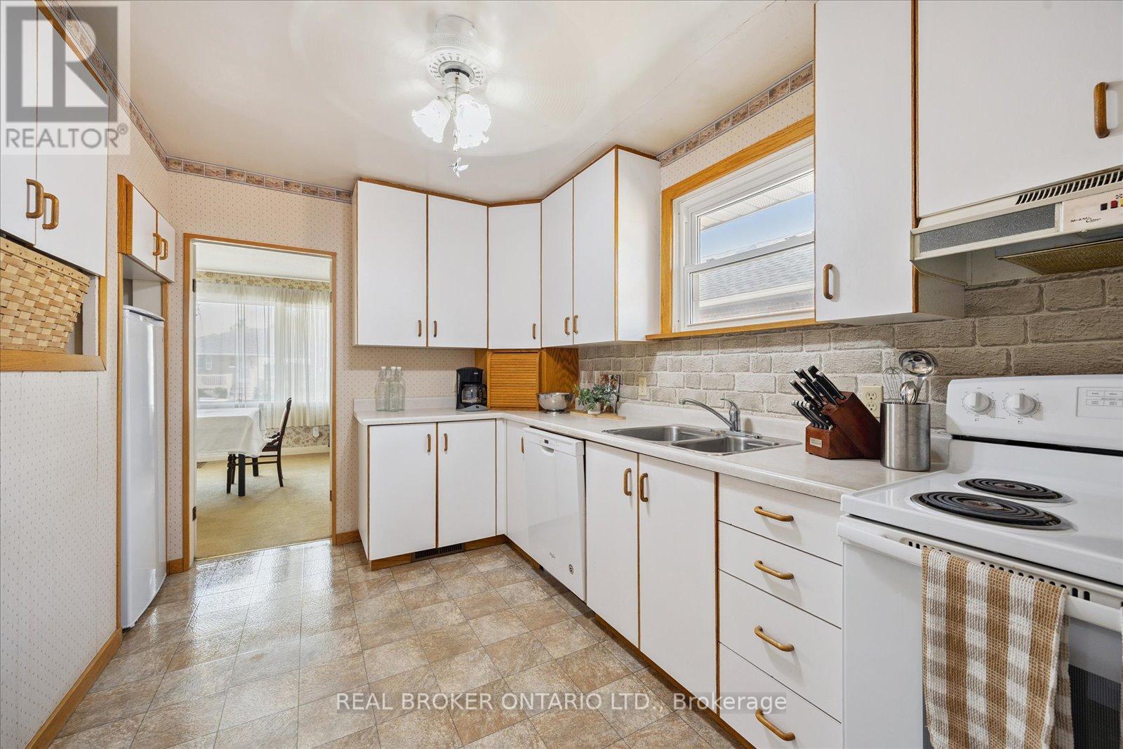 Photo 13 of 89 Pontiac Avenue, Oshawa ON