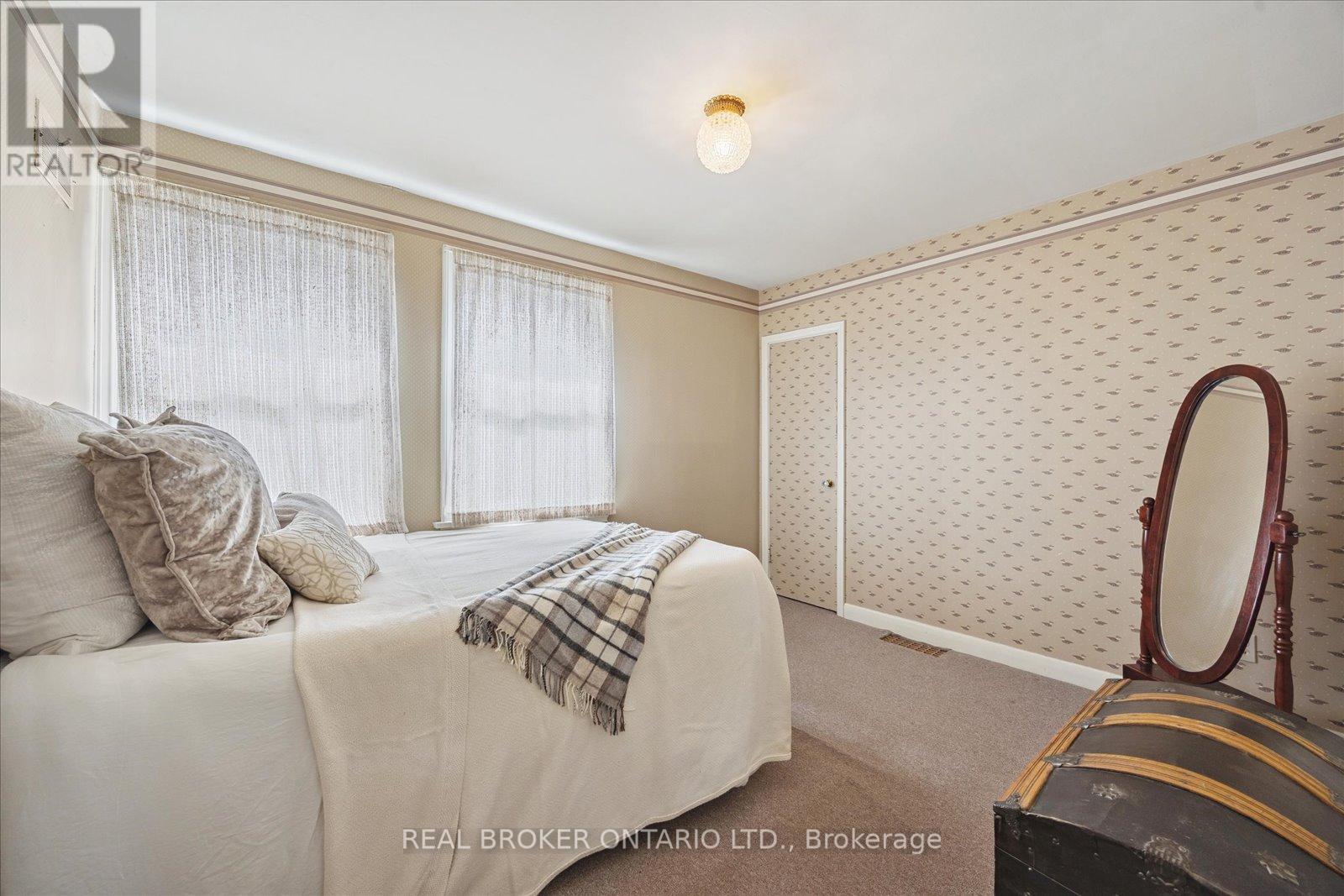 Photo 22 of 89 Pontiac Avenue, Oshawa ON