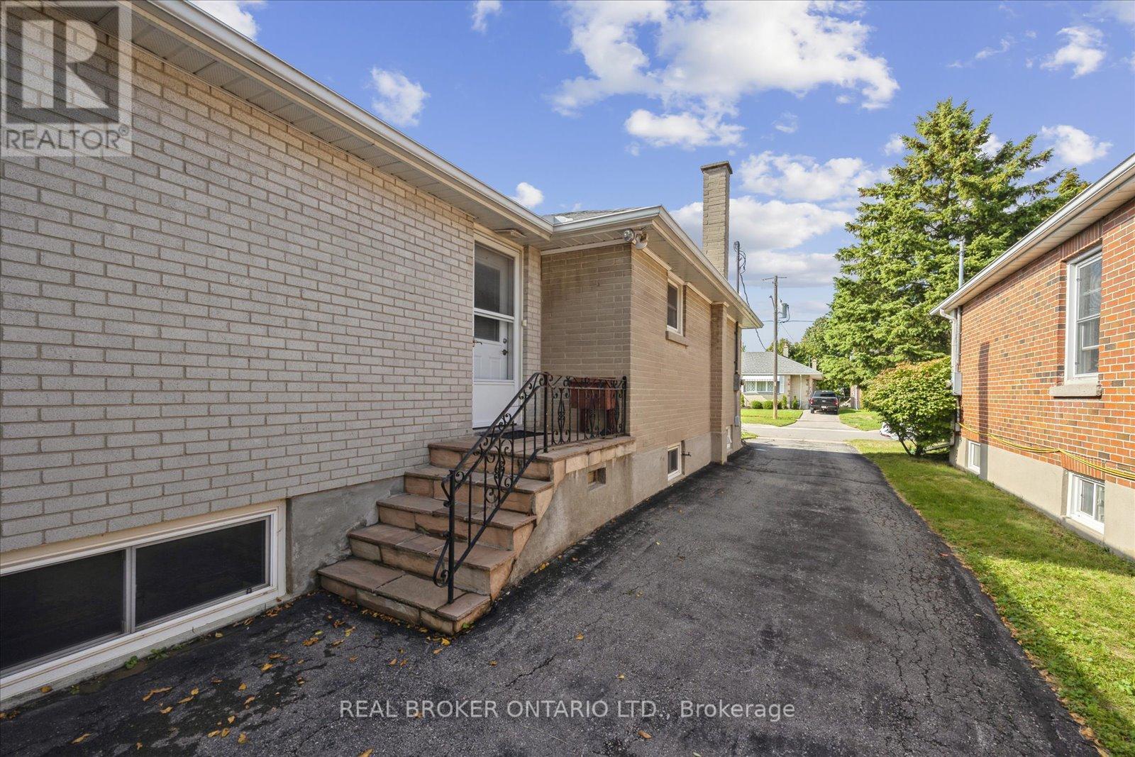 Photo 45 of 89 Pontiac Avenue, Oshawa ON