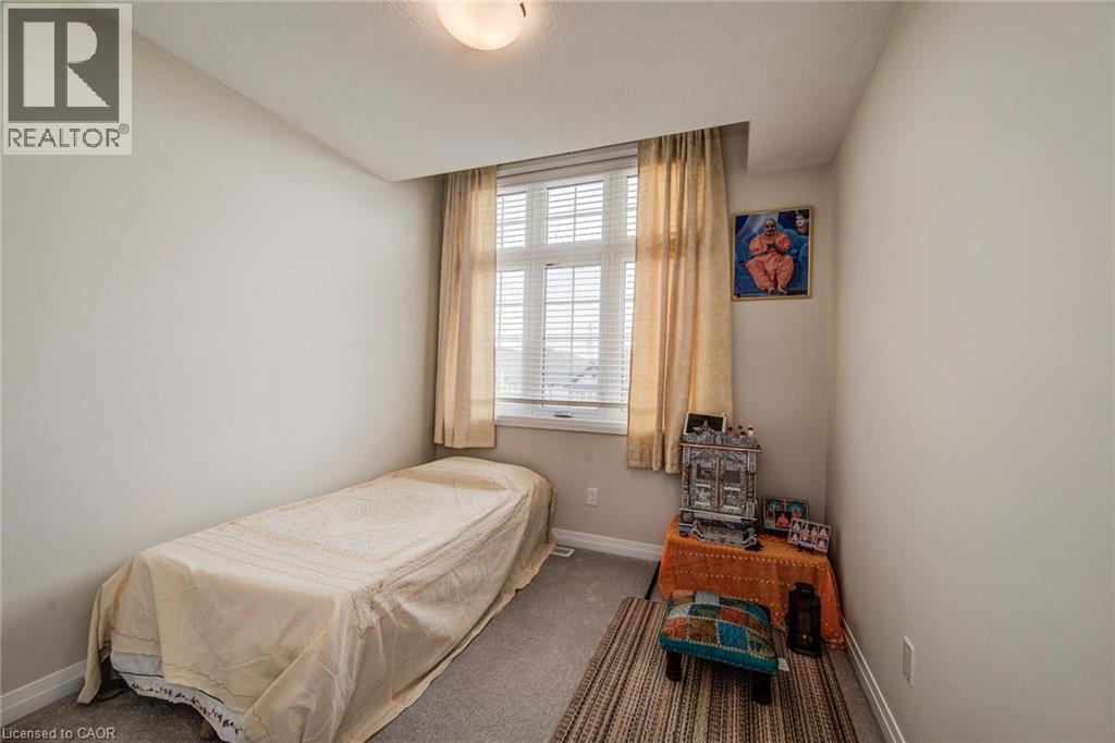 Photo 29 of 124 Ian Ormston Drive, Kitchener ON