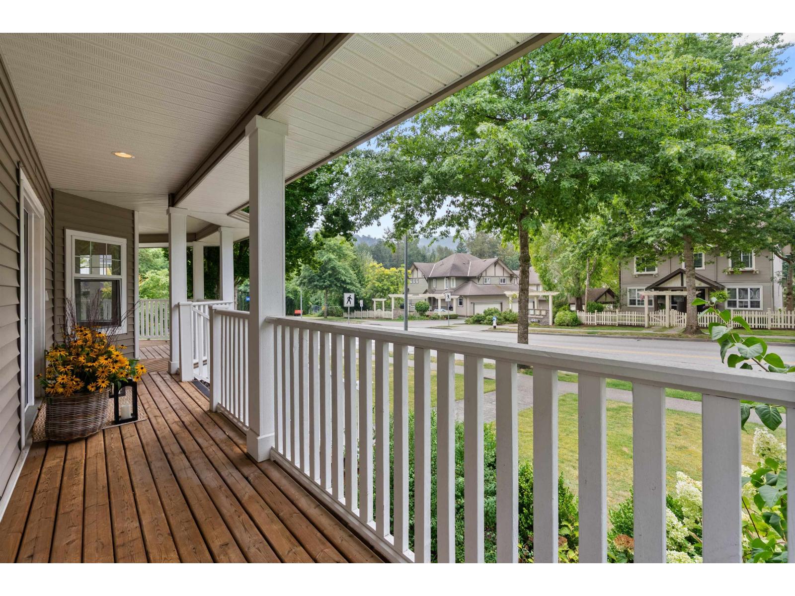 Photo 3 of 4410 Blauson Boulevard, Abbotsford BC