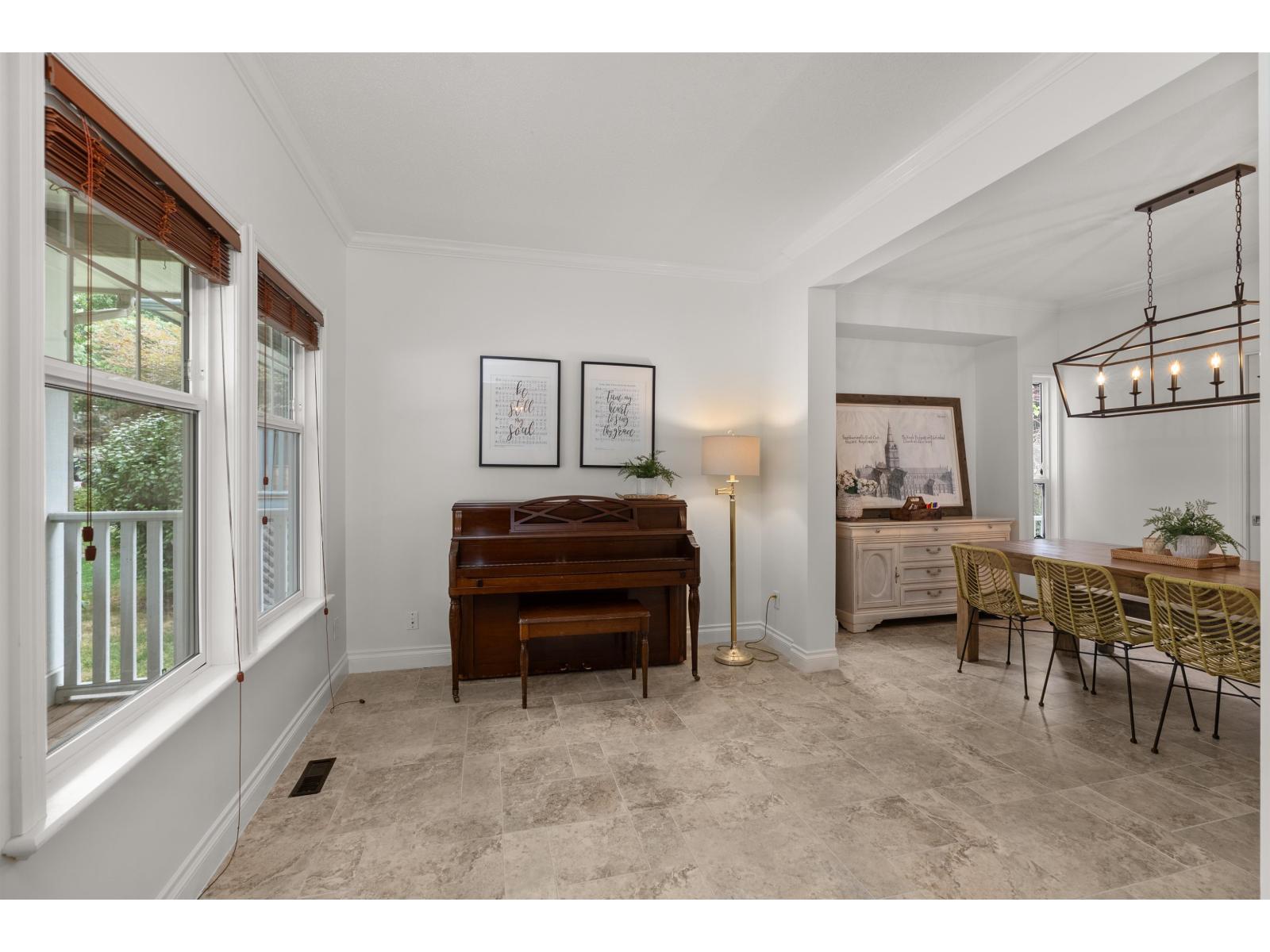 Photo 5 of 4410 Blauson Boulevard, Abbotsford BC