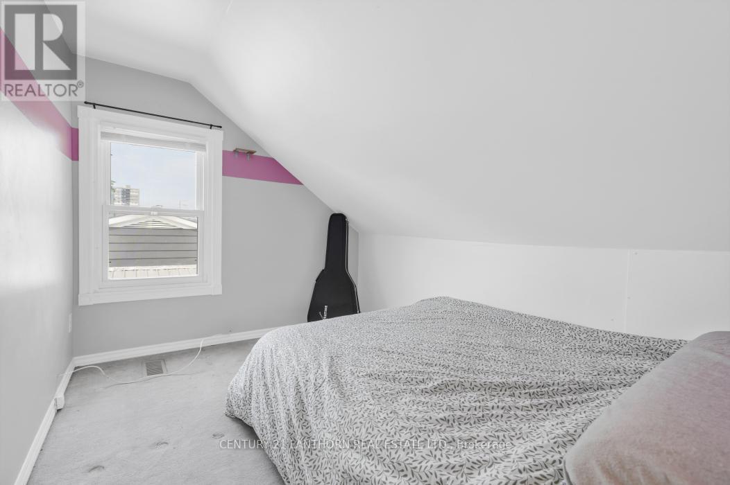 Photo 19 of 24 Parker Street, Belleville ON