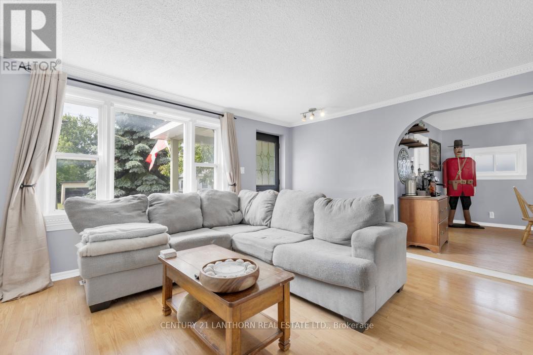 Photo 9 of 24 Parker Street, Belleville ON