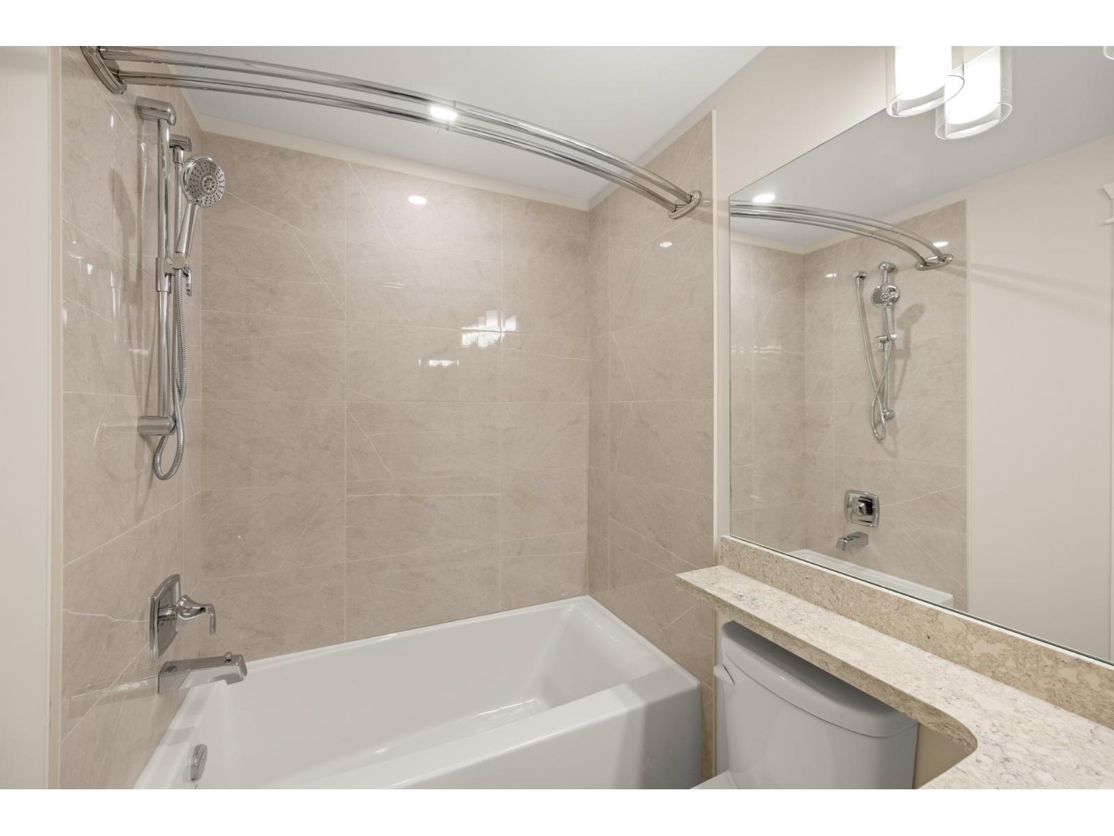 Photo 19 of 407 20926 83 Avenue, Langley BC