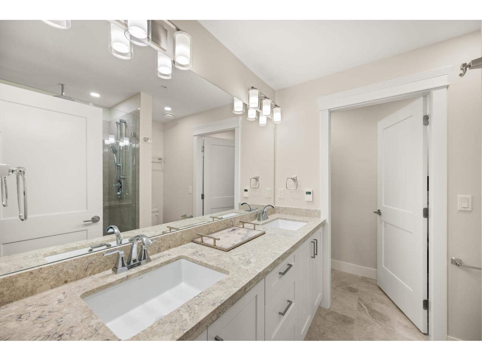 Photo 15 of 407 20926 83 Avenue, Langley BC