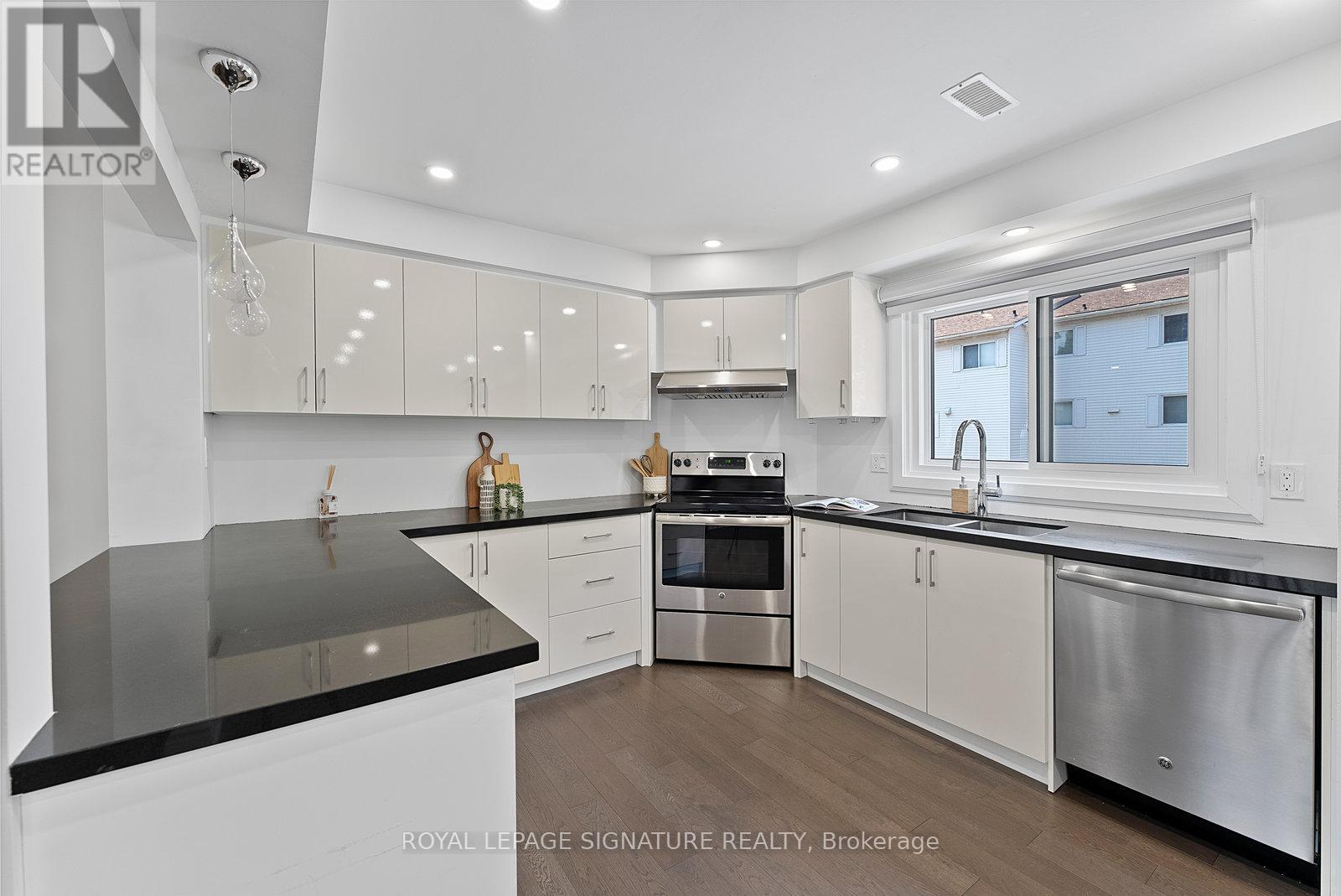 Photo 15 of 70 Jenny Wrenway, Toronto ON