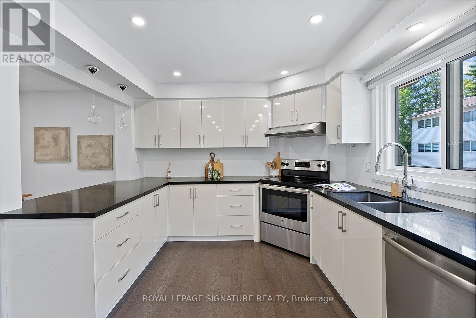 Photo 16 of 70 Jenny Wrenway, Toronto ON