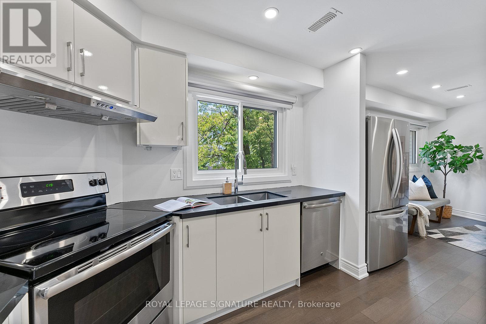 Photo 18 of 70 Jenny Wrenway, Toronto ON