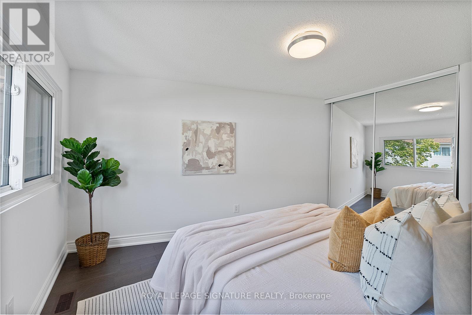 Photo 32 of 70 Jenny Wrenway, Toronto ON
