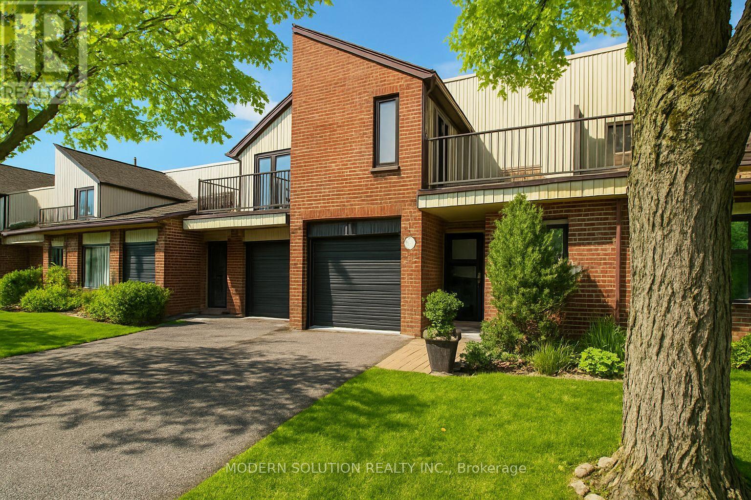 Photo 1 of 25 1021 Cedarglen Gate, Mississauga ON