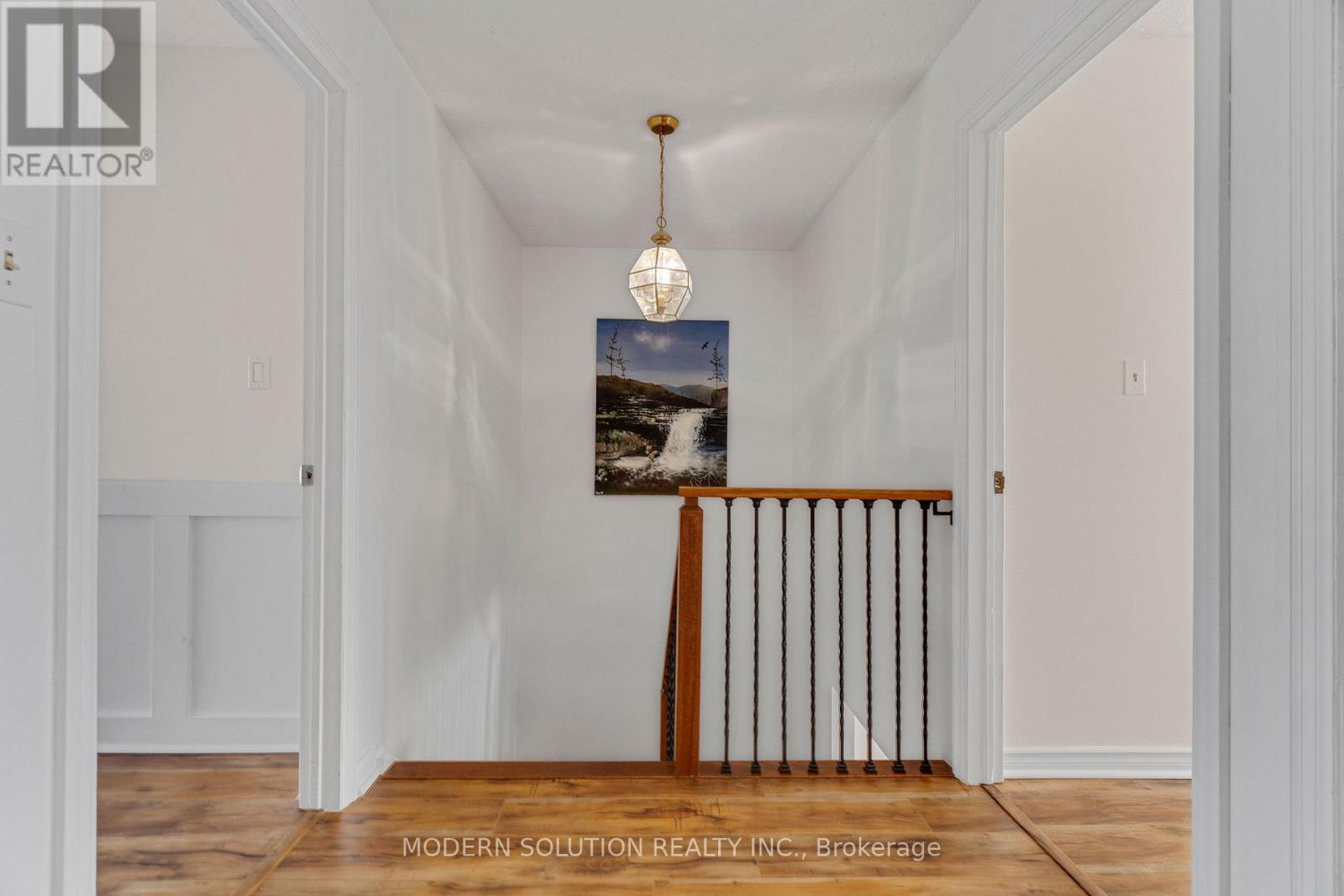 Photo 18 of 25 1021 Cedarglen Gate, Mississauga ON