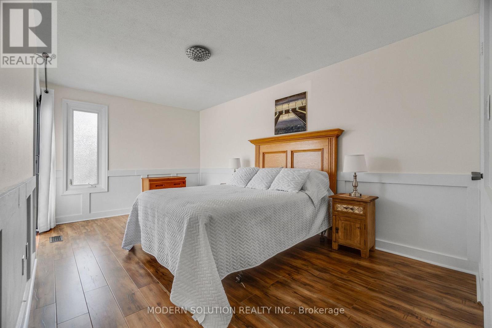 Photo 19 of 25 1021 Cedarglen Gate, Mississauga ON
