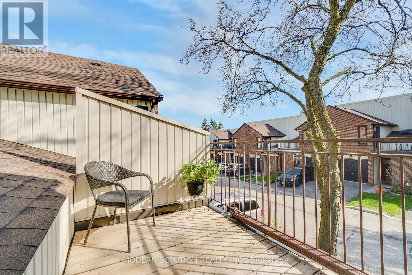 Photo 22 of 25 1021 Cedarglen Gate, Mississauga ON