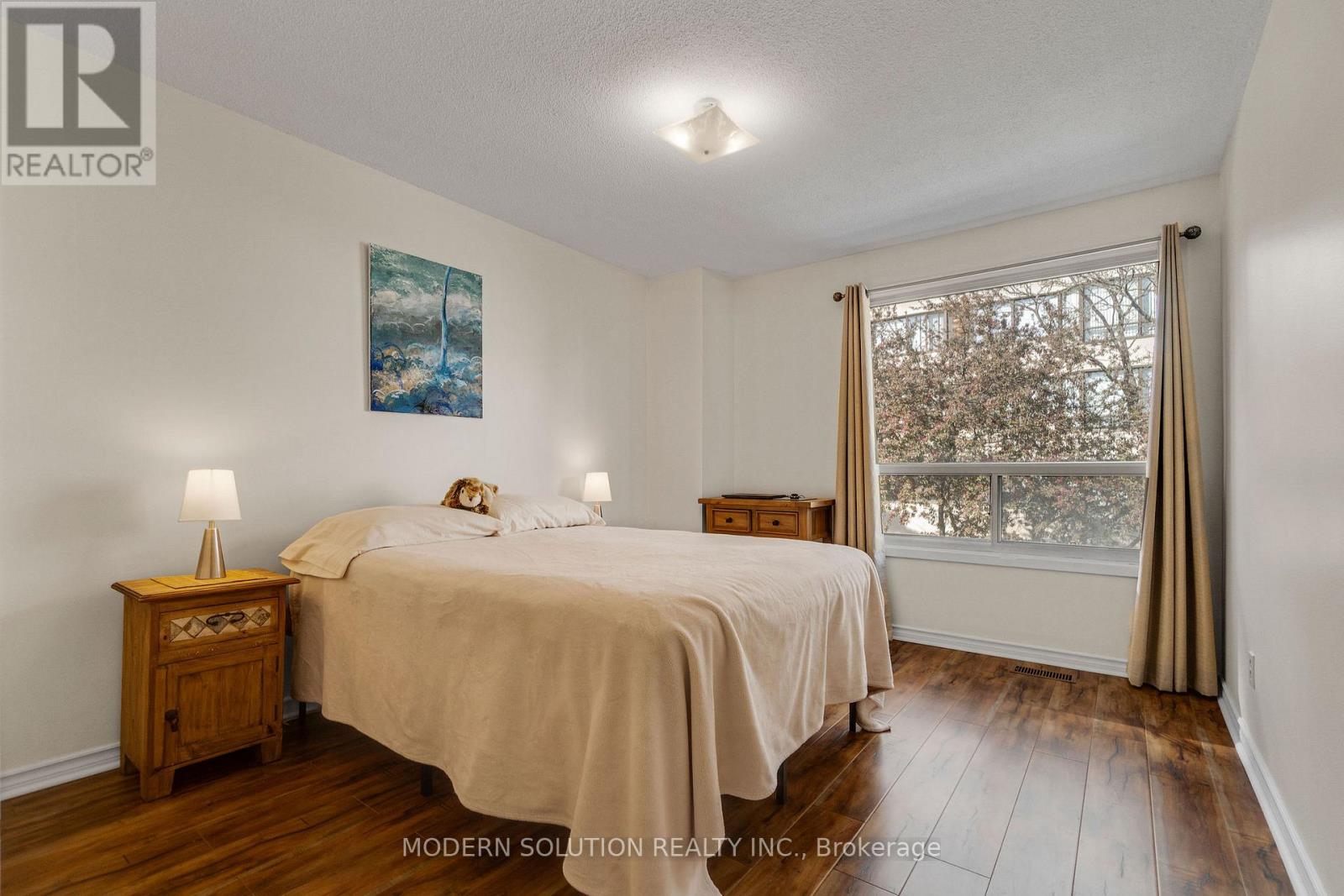 Photo 26 of 25 1021 Cedarglen Gate, Mississauga ON