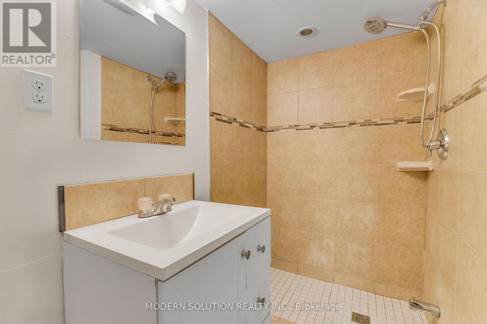 Photo 30 of 25 1021 Cedarglen Gate, Mississauga ON