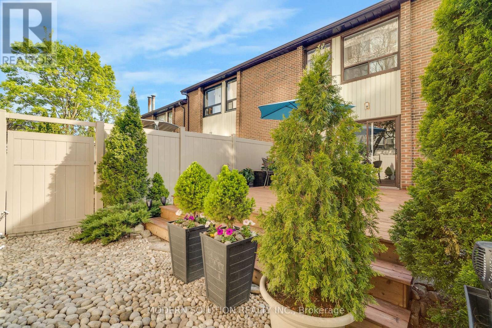 Photo 32 of 25 1021 Cedarglen Gate, Mississauga ON